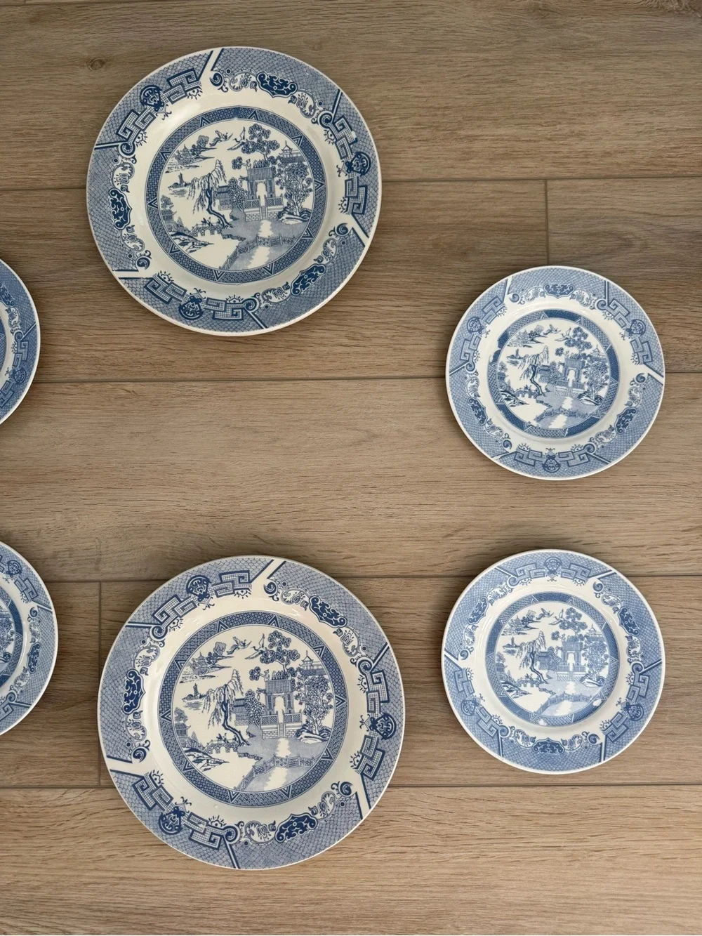 Light Blue Willow Pattern Plates (6)